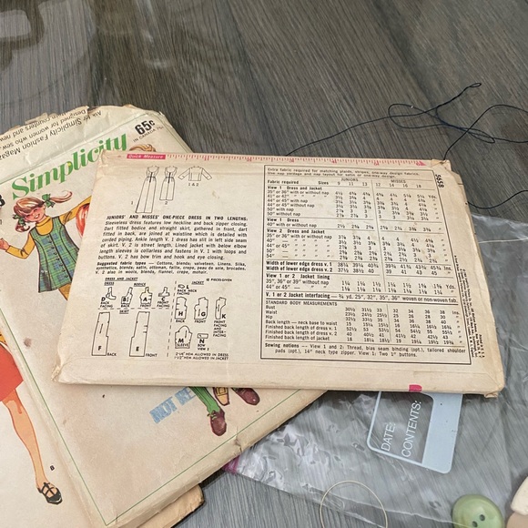 Vintage sewing patterns w/threads needles buttons eye hooks and more 3 Mcalls - Picture 4 of 9